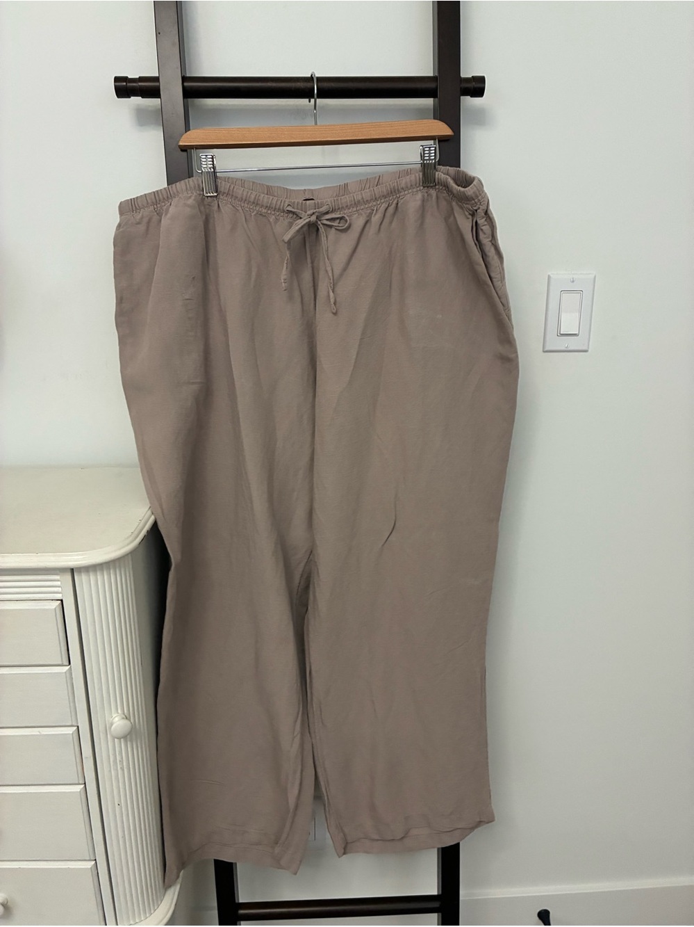 H&M womens Drawstring Relaxed Pants. Size XXL linen/rayon
Grey/beige/taupe-ish